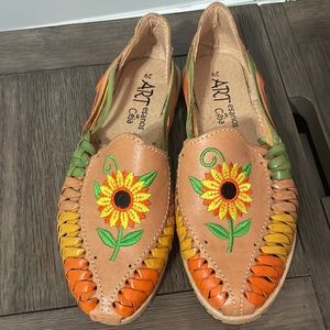 SUNFLOWER SLIP ON LEATHER MEXICAN HUARACHES SIZE 24